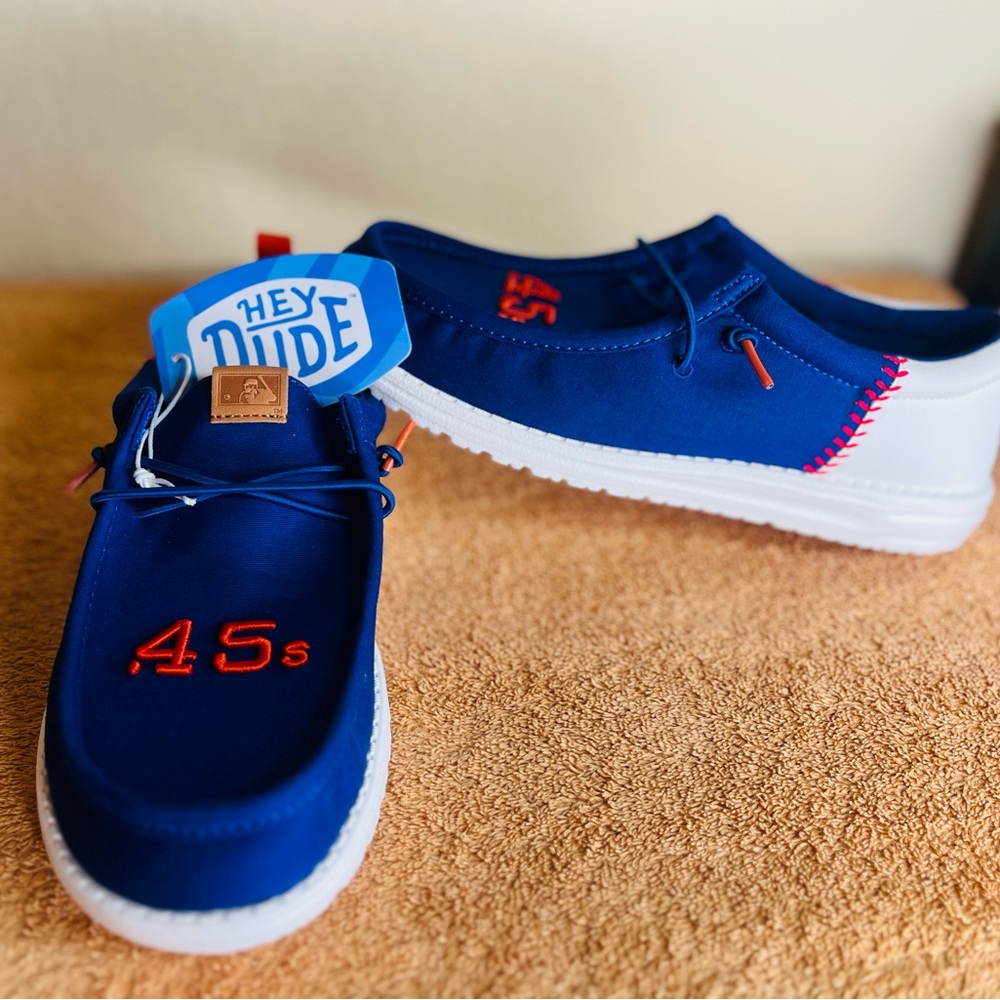 Limited Edition Hey Dude Wally Funk MLB Houston Astros Mens 9 Shoes Baseball